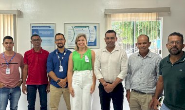 Prefeito de Mulungu do Morro Acácio Teles discute melhorias no abastecimento de água em reunião na Embasa