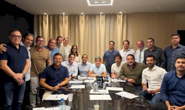 ACM Neto reúne aliados e discute estratégias para a Bahia nas eleições de 2026