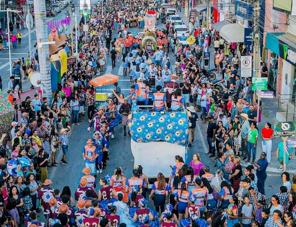 Desfile de Carroças abre oficialmente o São João de Irecê 2026 com tema especial do centenário