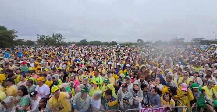 Multidão ocupa a Praça do Cruzeiro e encerra Marcha “Acorda Brasil” em Brasília